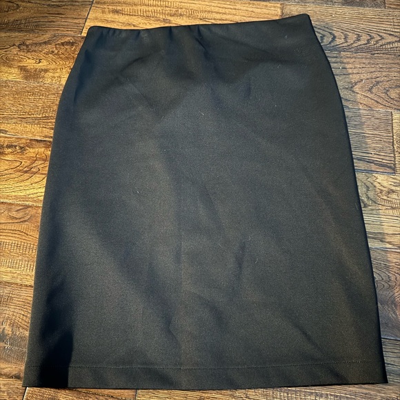 Vince Camuto Classic Black Pencil Skirt Size Large - Picture 1 of 4